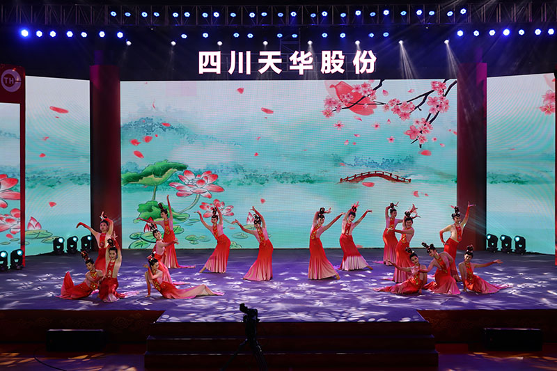 08 舞蹈：宏图锦鲤.jpg